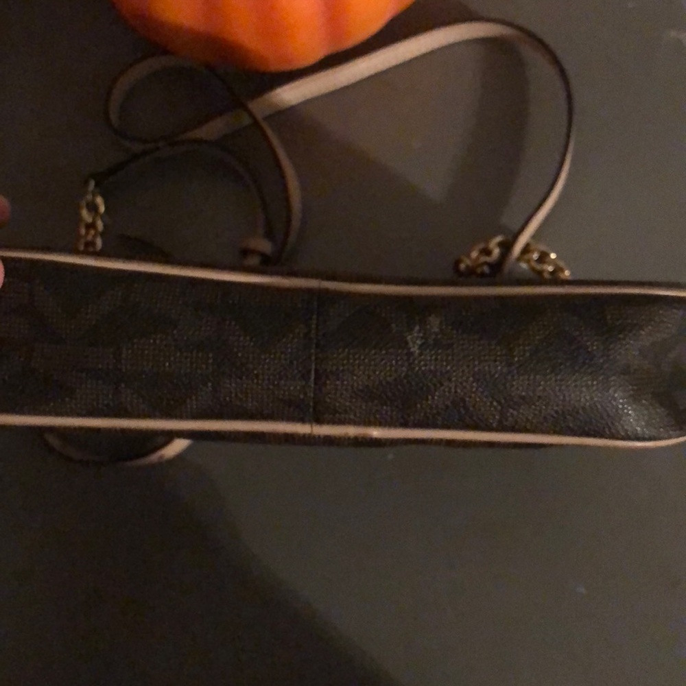 Michael kors crossbody - Picture 2 of 4